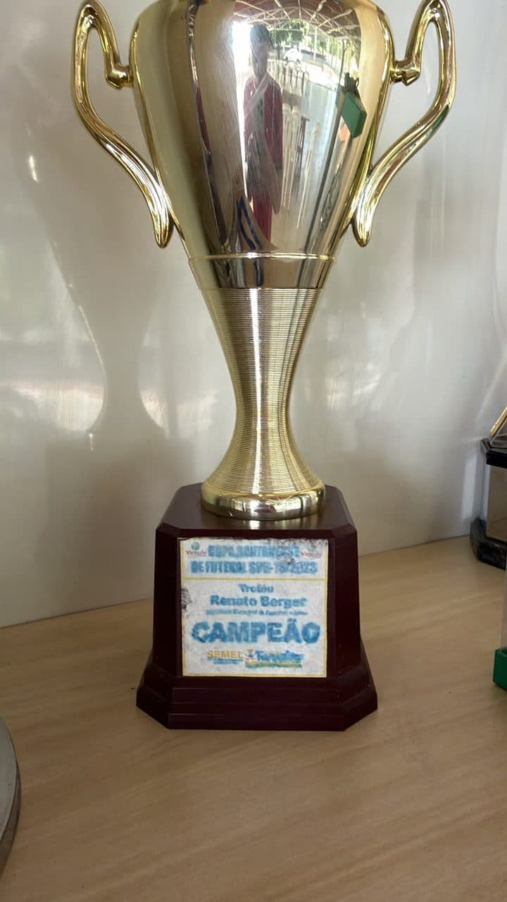 Troféu de campeão do Copa Santanense Sub-16 2023