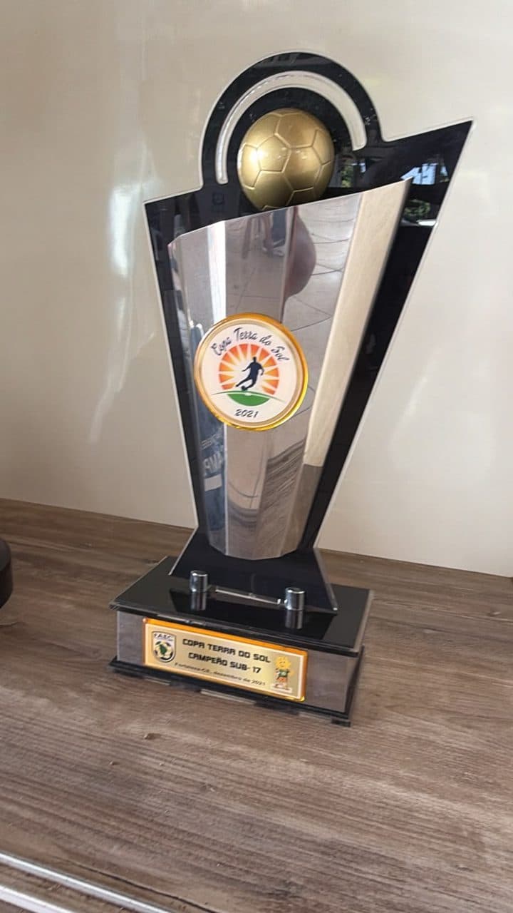 Troféu de campeão do Copa Terra do Sol Sub-17 2021